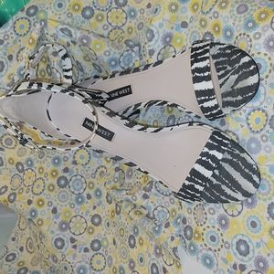 Womens Nine West 10.5 zebra heels